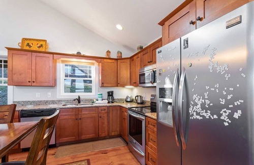 Blowing Rock Cottage | Mountain Chalet Next to Slopes