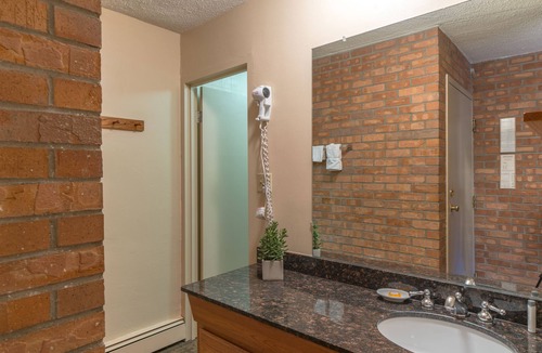 Snowmass Village Hotel | Mountain Chalet Snowmass