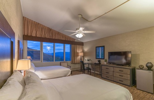 Snowmass Village Hotel | Mountain Chalet Snowmass