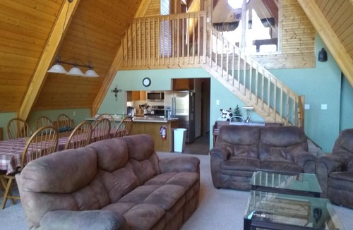 Divide Ski Chalet | Mountain Chalet W/Pikes Peak View, 10 Bdrms.