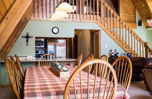 Divide Ski Chalet | Mountain Chalet W/Pikes Peak View, 10 Bdrms.