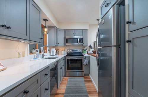 Warren Condo | Mountain condo by Sugarbush w/fireplace