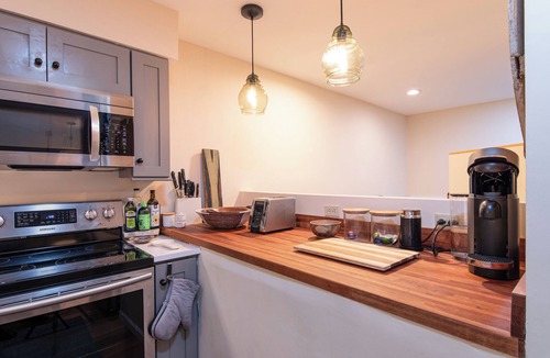 Warren Condo | Mountain condo by Sugarbush w/fireplace