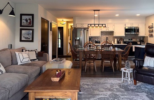 East Jewett Apartment | Mountain Condo w Modern CabinStyle @Hunter&Windham