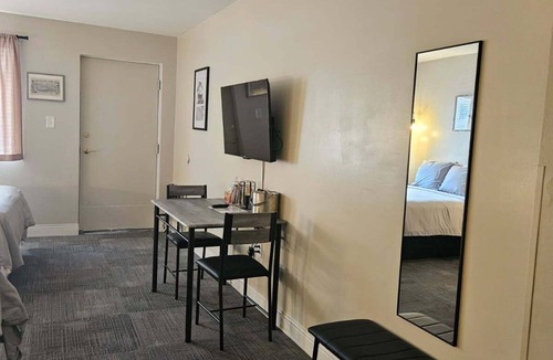 Mount Holly Springs Hotel | Mountain Creek Tavern
