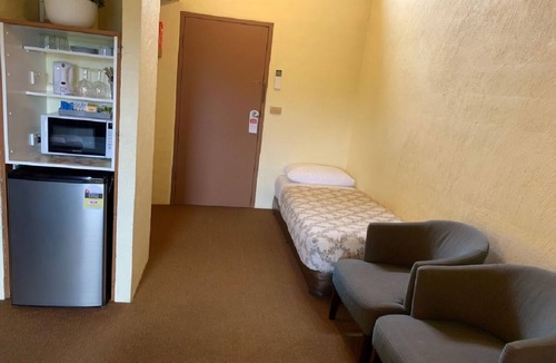 Tawonga Hotel | Mountain Creek Motel