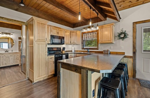 Jasper Cabin | Mountain Crest Cabin-Relaxing Vacation in Jasper