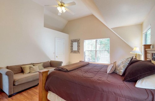 Groveland House | Mountain Crest