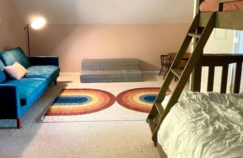 South Kortright Ski Chalet | Mountain Crest: amazing views & peaceful escape