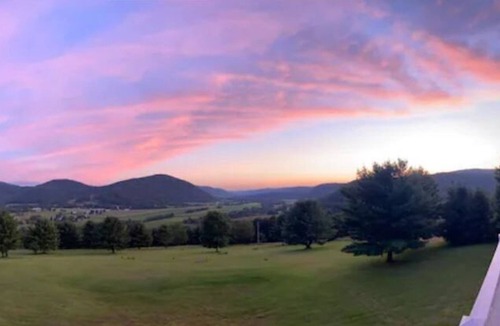 South Kortright Ski Chalet | Mountain Crest: amazing views & peaceful escape