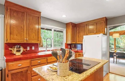 Sandy Cabin | Mountain Escape, Game Room, BBQ, Fireplace, Sleeps 8