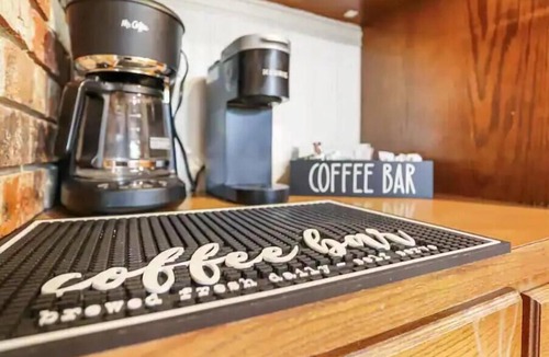 Sandy Cabin | Mountain Escape, Game Room, BBQ, Fireplace, Sleeps 8