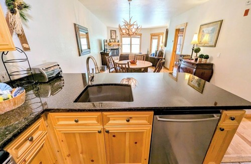 Mountain House Condo | Mountain Escape | Hot Tubs, Deck & Views