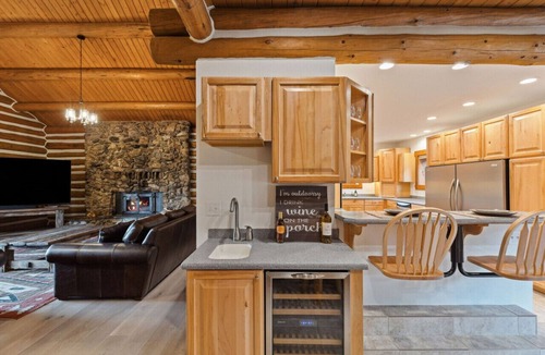 Victor House | Mountain Escape Lodge