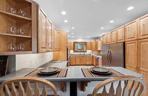 Victor House | Mountain Escape Lodge