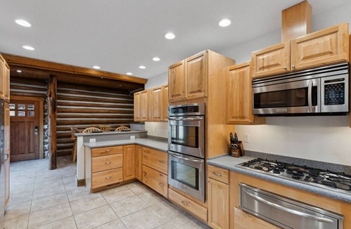 Victor House | Mountain Escape Lodge