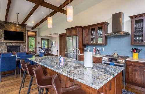 Silverthorne House | Mountain Escape | Resort Amenities | Summit Sky Ranch