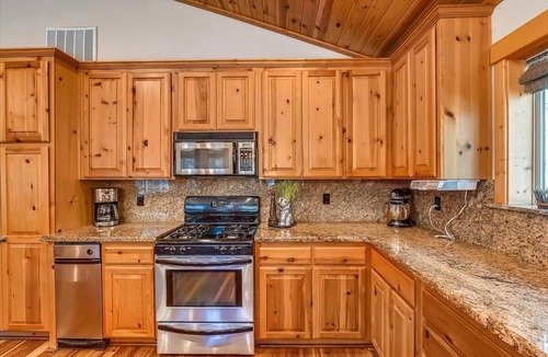 Truckee Cabin | Mountain Escape Tahoe Donner Cabin Hot Tub, Pool Table & Forest Setting