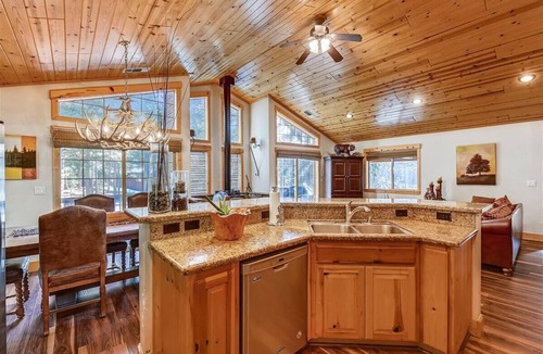 Truckee Cabin | Mountain Escape Tahoe Donner Cabin Hot Tub, Pool Table & Forest Setting