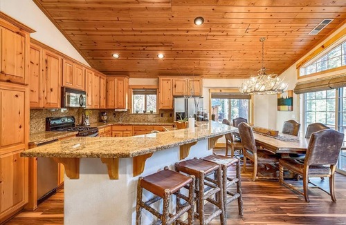 Truckee Cabin | Mountain Escape Tahoe Donner Cabin Hot Tub, Pool Table & Forest Setting