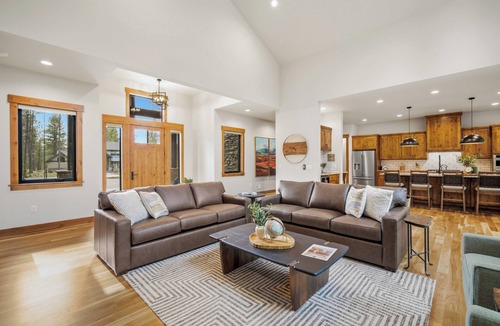 Sunriver House | Mountain Escape with Access to Exclusive Golf