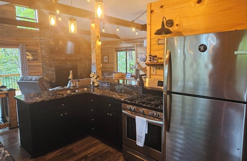 Murphy Cabin | Mountain escape with breathtaking views! 15 Min to 2 Whitewater Rafting Rivers!