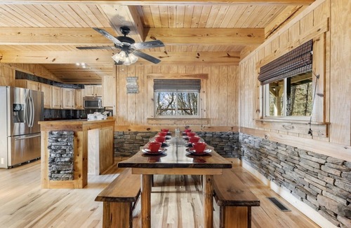 Cleveland Cabin | Mountain escape with hot tub