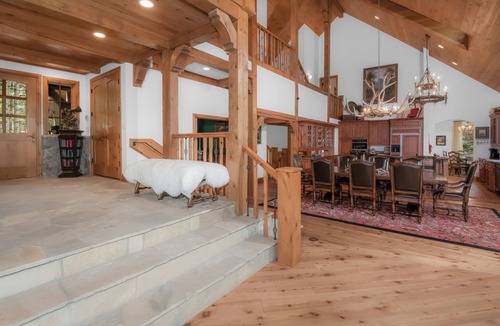 Avon Ski Chalet | Mountain Estate | Beaver Creek | 9BR Sleeps 18 | Hot Tub | By Cuvée