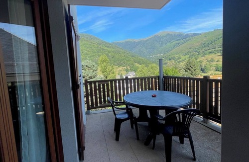 Arreau Apartment | Mountain-facing apartment - close to town center