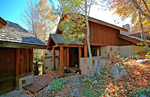 Sundance Cabin | MOUNTAIN FAVORITE - ASPEN RIDGE, HOT TUB, FULL VIEW OF SKI SLOPES, WOOD BURNING FIREPLACES