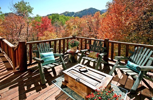 Sundance Cabin | MOUNTAIN FAVORITE - ASPEN RIDGE, HOT TUB, FULL VIEW OF SKI SLOPES, WOOD BURNING FIREPLACES
