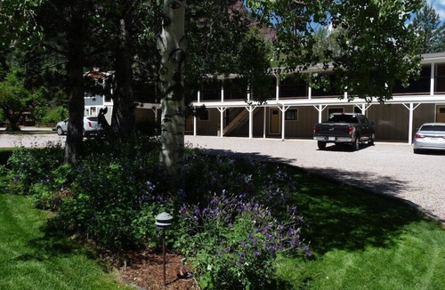 Redstone Condo | Mountain Getaway Located on the Crystal River in Downtown Redstone