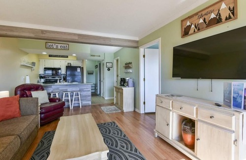 Notch Estates Condo | Mountain Getaway- Outdoor Pool! Hiking Trails!