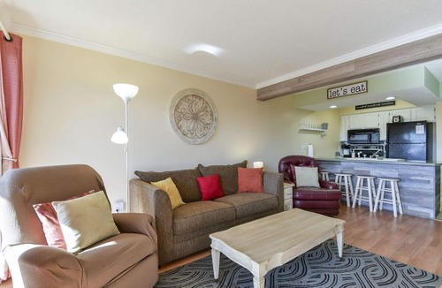 Notch Estates Condo | Mountain Getaway- Outdoor Pool! Hiking Trails!