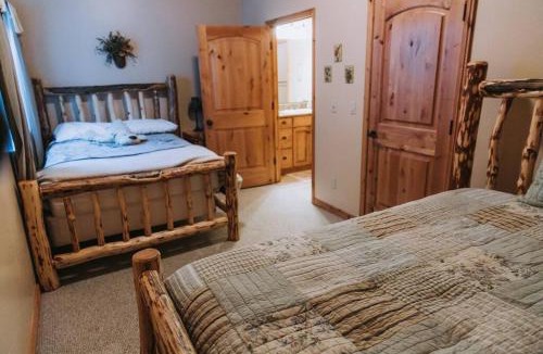 Wolf Creek Apartment | Mountain Getaway!