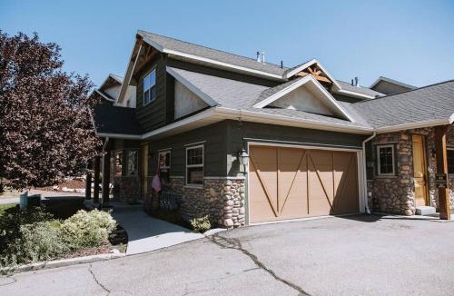 Wolf Creek Apartment | Mountain Getaway!