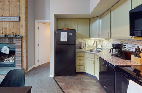 Killington House | Mountain Green Ski & Golf Resort 3-G01 Across the Street from the Lifts