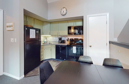 Killington House | Mountain Green Ski & Golf Resort 3-G01 Across the Street from the Lifts