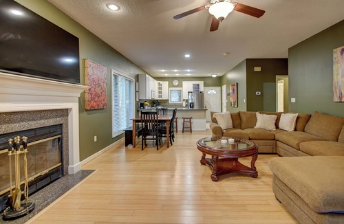 Mount Ida Condo | Mountain Harbor Resort Condo 2Bed 2Bath. Large Screen Deck. Oaklawn 30 minutes.