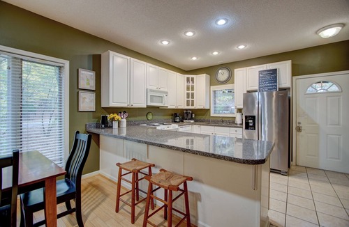 Mount Ida Condo | Mountain Harbor Resort Condo 2Bed 2Bath. Large Screen Deck. Oaklawn 30 minutes.