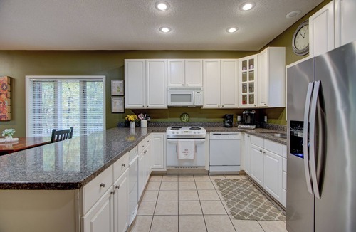 Mount Ida Condo | Mountain Harbor Resort Condo 2Bed 2Bath. Large Screen Deck. Oaklawn 30 minutes.