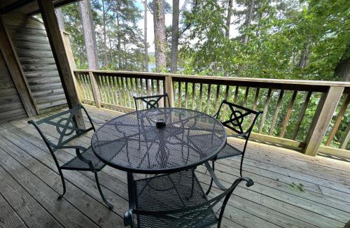 Mount Ida House | Mountain Harbor two bedroom cottage on the lake