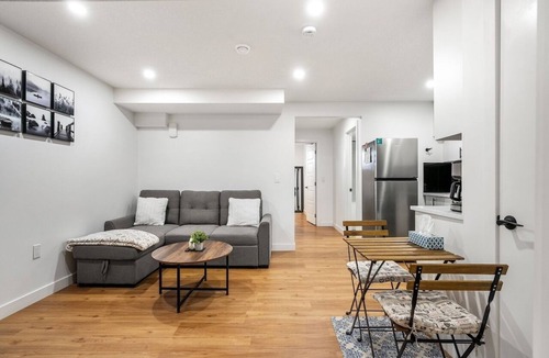 Cochrane House | Mountain Hideaway (Free Park Pass)