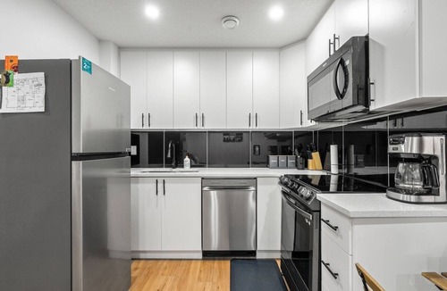 Cochrane House | Mountain Hideaway (Free Park Pass)