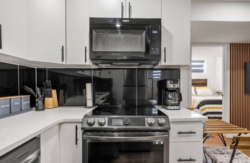 Cochrane House | Mountain Hideaway (Free Park Pass)