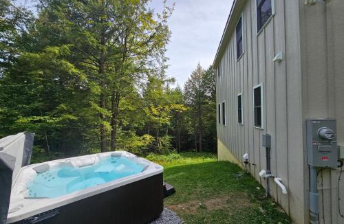Moretown House | Mountain Home Between Stowe & Sugarbush W Hot Tub