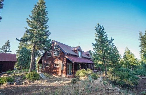 Klamath Falls Cabin | Mountain Home Cabin Retreat near Lake of the Woods and Crater Lake