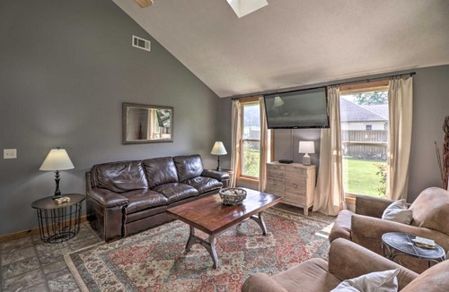 Gassville House | Mountain Home Cottage w/Deck on White River!
