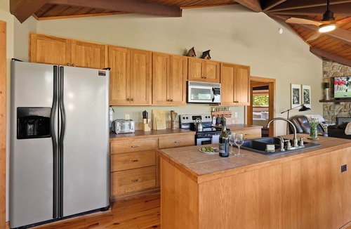 Beech Mountain Cabin | Mountain Home Next to Ski Slopes