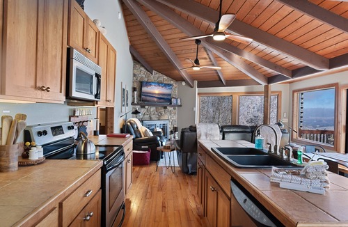 Beech Mountain Cabin | Mountain Home Next to Ski Slopes
